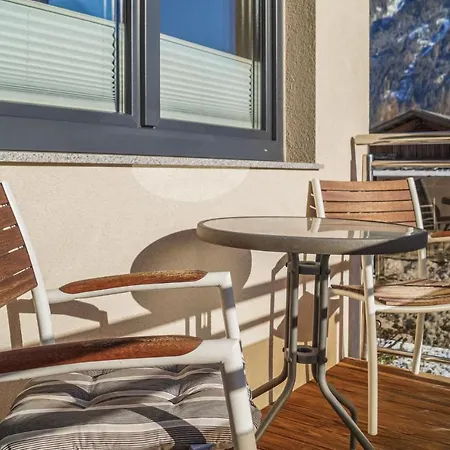 4 Apartment *